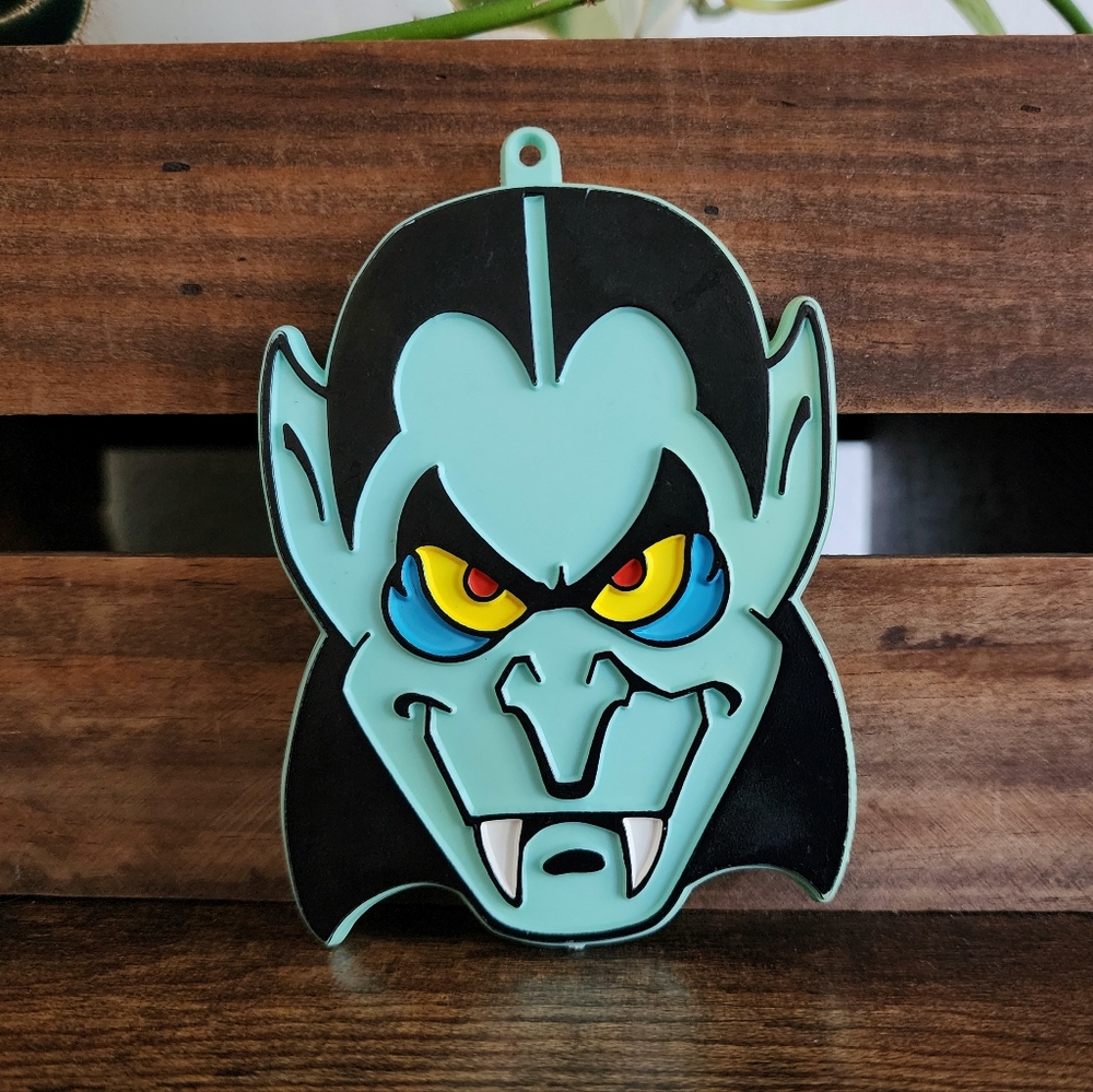 VTG 80s Hallmark Vampire Dracula Plastic Cookie Cutter